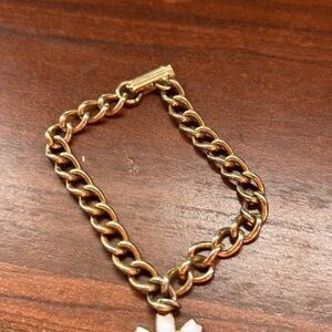 Cute daisy charm gold tone bracelet
